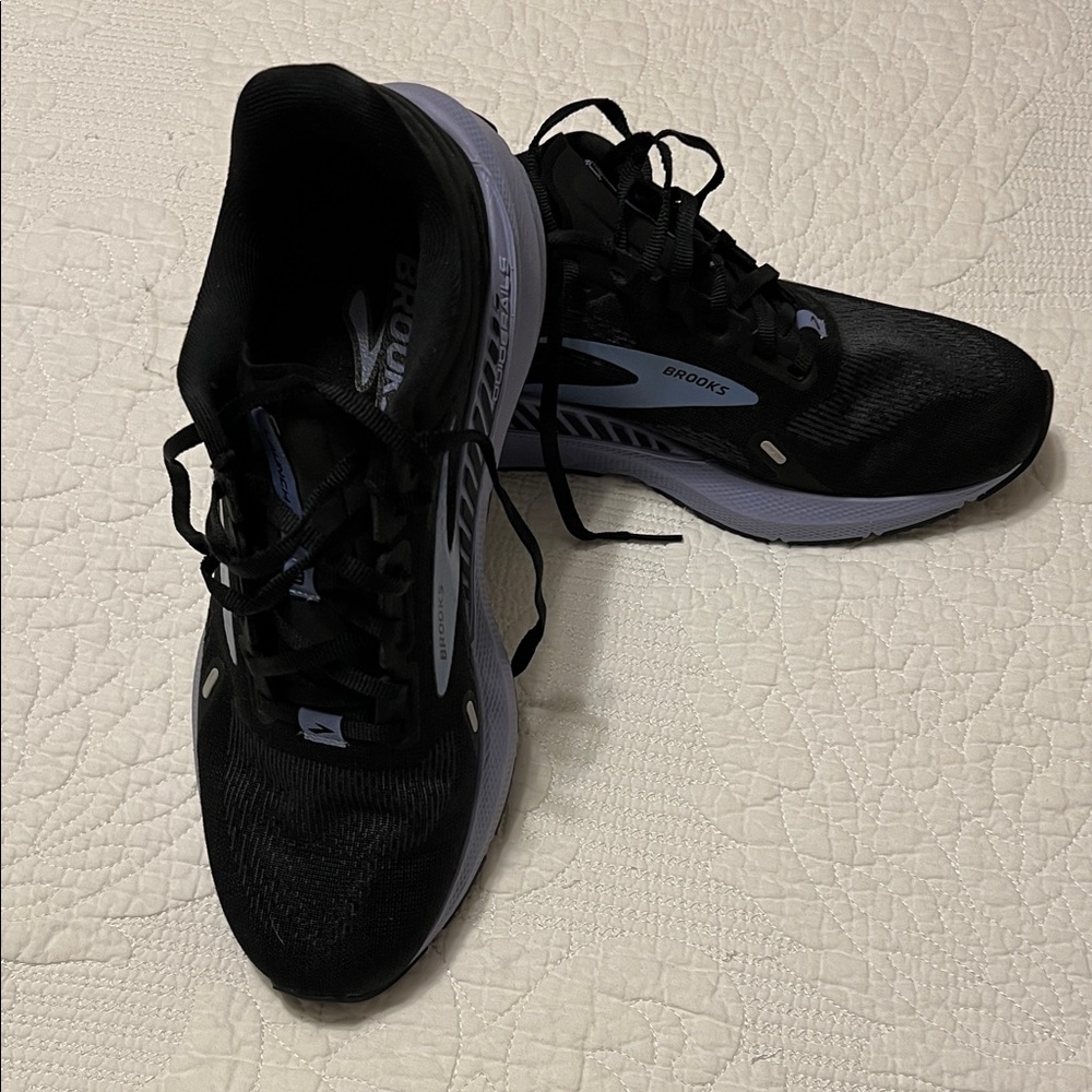 Brooks Launch GTS Athletic shoe size 9 B